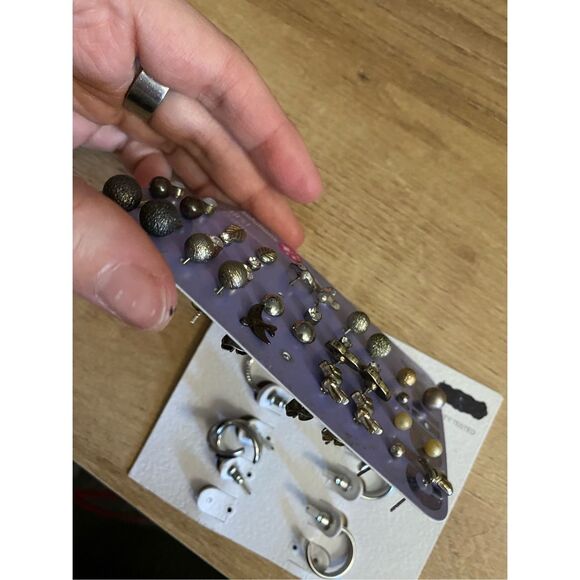 Claire's /Time & Tru Assorted Earrings Lot- Over 20 Pairs - Picture 4 of 4